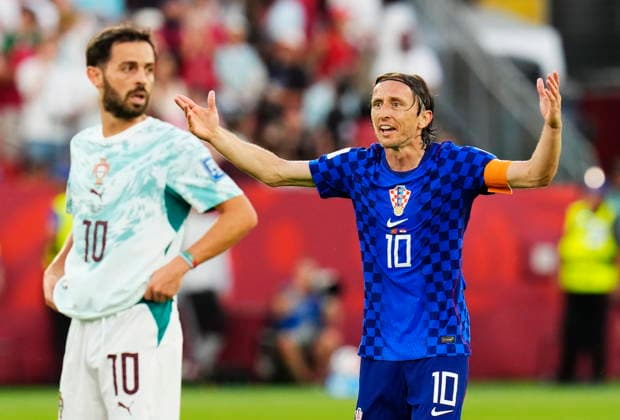 July 2, 2026, Toronto, On, CANADA: Croatia s Luka Modric (10) reacts to a call as Portugal s Bernardo Silva (10) looks on during the second half of a World Cup round of 32 soccer match, in Toronto on Thursday, July 2, 2026. Canada News - July 2, 2026  - ZUMAc35_ 20260702_zaf_c35_187 Copyright: xChrisxYoungx