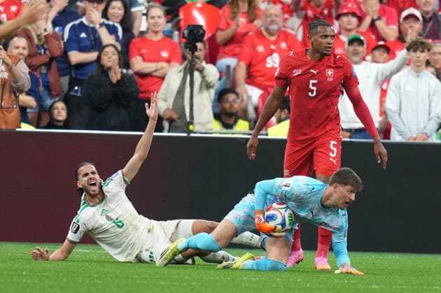 Switzerland v Algeria - FIFA World Cup, WM, Weltmeisterschaft, Fussball 2026 - Round of 32 VANCOUVER, CANADA - JULY 02: Akanji (5) and goalkeeper Gregor Kobel of Switzerland in action against Ramiz Zerrouki (6) of Algeria during the 2026 FIFA World Cup Round of 32 match between Switzerland and Algeria at BC Place (Vancouver Stadium) in Vancouver, British Columbia, Canada on July 02, 2026. Ercin Erturk Anadolu British Columbia Canada. Editorial use only. Please get in touch for any other usage.  Copyright: x2026xAnadoluxErcinxErturkx