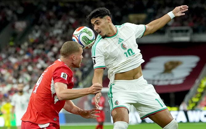 FIFA World Cup, WM, Weltmeisterschaft, Fussball 2026 - Round of 32 - Switzerland vs Algeria Fares Chaibi (R) of Algeria and Nico Elvedi of Switzerland in action during the FIFA World Cup 2026 Round of 32 match Switzerland against Algeria, in Vancouver, Canada, 02 July 2026. VANCOUVER Canada  Copyright: xBOBxFRIDx