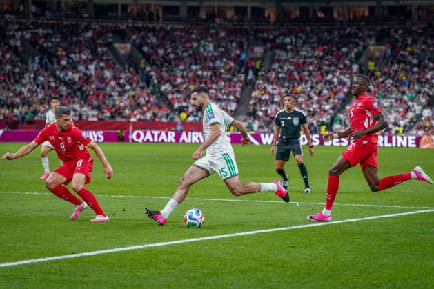 Kanada: Fußball FIFA World Cup, WM, Weltmeisterschaft, Fussball 2026 Sechzehntelfinale - Schweiz vs Algerien - BC Place Stadium Vancouver: Rayan AÃ¯t-Nouri Rayan Ait-Nouri (Algerien 15) Remo Freuler (Schweiz, 8) Denis Zakaria (Schweiz, 6) *** Canada Soccer 2026 FIFA World Cup Round of 32 Switzerland vs. Algeria BC Place Stadium, Vancouver Rayan Aït Nouri Rayan Ait Nouri Algeria 15 Remo Freuler Switzerland, 8 Denis Zakaria Switzerland, 6 Copyright: xJOERANxSTEINSIEKx