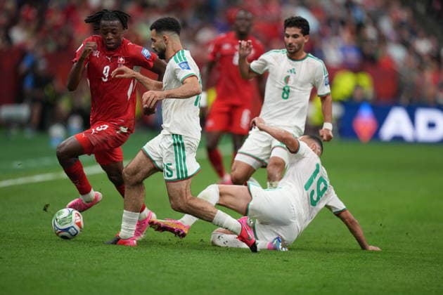 Switzerland v Algeria - FIFA World Cup, WM, Weltmeisterschaft, Fussball 2026 - Round of 32 VANCOUVER, CANADA - JULY 02: Nabil Bentaleb (R) of Algeria in action against Johan Manzambi (9) of Switzerland during the 2026 FIFA World Cup Round of 32 match between Switzerland and Algeria at BC Place (Vancouver Stadium) in Vancouver, British Columbia, Canada on July 02, 2026. Ercin Erturk Anadolu British Columbia Canada. Editorial use only. Please get in touch for any other usage.  Copyright: x2026xAnadoluxErcinxErturkx