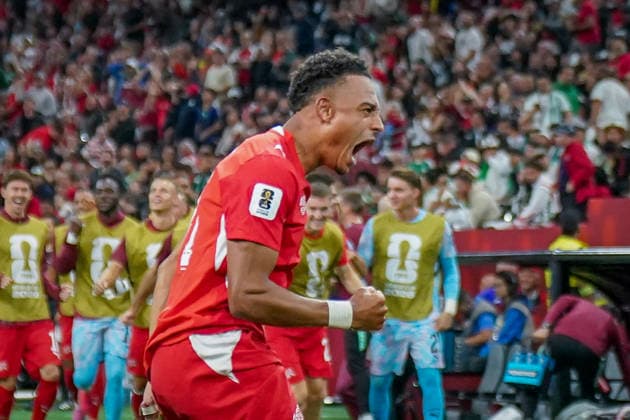 Kanada: Fußball FIFA World Cup, WM, Weltmeisterschaft, Fussball 2026 Sechzehntelfinale - Schweiz vs Algerien - BC Place Stadium Vancouver: Tor und Torjubel zum 2:0 durch Dan Ndoye (Schweiz, 11) Freude, Emotionen, Jubel *** Canada Soccer 2026 FIFA World Cup Round of 32 Switzerland vs. Algeria BC Place Stadium, Vancouver Goal and celebration of the 2-0 score by Dan Ndoye (Switzerland), 11 Joy, emotions, cheering Copyright: xJOERANxSTEINSIEKx