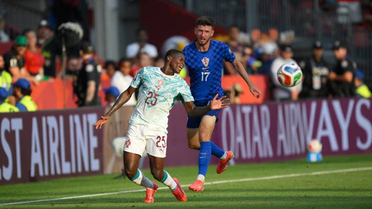 July 2, 2026, Toronto, Ontario, Canada: Vitinha ( 23) of Portugal reacts to a tackle by Petar SuÄiÄ‡ ( 17) of Croatia during the 2026 FIFA World Cup, WM, Weltmeisterschaft, Fussball Round of 32 match between Portugal and Croatia at Toronto Stadium. Sports News - July 2, 2026  - ZUMAv136 20260702_zsp_v136_017 Copyright: xJeffxVoganx
