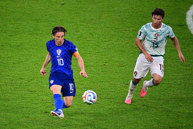 July 2, 2026, Toronto, On, CANADA: Croatia s Luka Modric (10) controls the ball as Portugal s Joao Neves (15) chases during the second half of a World Cup round of 32 soccer match, in Toronto on Thursday, July 2, 2026. Canada News - July 2, 2026  - ZUMAc35_ 20260702_zaf_c35_250 Copyright: xSammyxKoganx