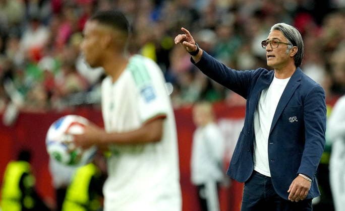 FIFA World Cup, WM, Weltmeisterschaft, Fussball 2026 - Round of 32 - Switzerland vs Algeria Switzerland s head coach Murat Yakin gestures on the touchline during the FIFA World Cup 2026 Round of 32 match Switzerland against Algeria, in Vancouver, Canada, 02 July 2026. VANCOUVER Canada  Copyright: xBOBxFRIDx