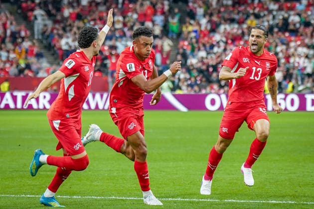 Kanada: Fußball FIFA World Cup, WM, Weltmeisterschaft, Fussball 2026 Sechzehntelfinale - Schweiz vs Algerien - BC Place Stadium Vancouver: Tor und Torjubel zum 2:0 durch Dan Ndoye (Schweiz, 11) Freude, Emotionen, Jubel mit Ruben Vargas (Schweiz, 17) Ricardo Rodriguez Ricardo Rodriguez (Schweiz, 13) *** Canada Soccer 2026 FIFA World Cup Round of 32 Switzerland vs. Algeria BC Place Stadium, Vancouver Goal and celebration of the 2-0 score by Dan Ndoye (Switzerland), 11 Joy, emotion, and celebration with Ruben Vargas (Switzerland), 17 Ricardo Rodriguez (Switzerland), 13 Copyright: xJOERANxSTEINSIEKx