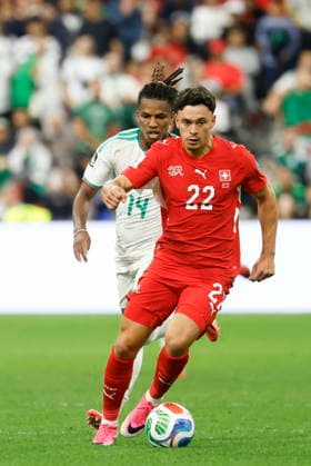 FIFA World Cup, WM, Weltmeisterschaft, Fussball 2026 - Round of 32 - Switzerland vs Algeria Algeria s Hicham Boudaoui (behind) and Switzerland s Fabian Rieder (R) in action during the 2026 FIFA World Cup round of 32 soccer match between Switzerland and Algeria at BC Place stadium in Vancouver, Canada, 02 July 2026. Vancouver Canada  Copyright: xPETERxKLAUNZERx