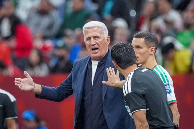 Kanada: Fußball FIFA World Cup, WM, Weltmeisterschaft, Fussball 2026 Sechzehntelfinale - Schweiz vs Algerien - BC Place Stadium Vancouver: Vladimir PetkoviÄ‡ Vladimir Petkovic (Trainer Algerien) *** Canada Soccer 2026 FIFA World Cup Round of 32 Switzerland vs. Algeria BC Place Stadium, Vancouver Vladimir PetkoviÄ‡ Vladimir Petkovic, Coach of Algeria Copyright: xJOERANxSTEINSIEKx