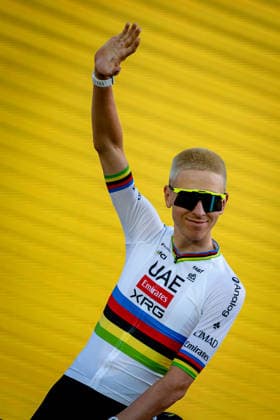 113th Tour de France 2026 - Team Presentation Tadej Pogacar of UAE Team Emirates-XRG waves to the crowd in front of the Sagrada Familia during the Tour de France 2026 team presentation ceremony in Barcelona, Spain, on July 2, 2026. Pogacar, the reigning world champion, arrives as a strong contender, aiming for a fifth Tour de France title. Barcelona Spain  Copyright: xLeonardoxGerzonx originalFilename:gerzon-notitle260702_npBR0.jpg