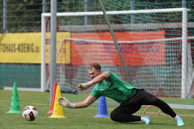 020126 Halle Saale Sachsen Anhalt Leuna Chemie Stadion Fußball Hallescher FC Halle HFC Regionalliga Nordost 4. Liga Männer Saison 2026 2027 Training Luca Bendel HFC Torwart U19 *** 020126 Halle, Saale, Saxony-Anhalt, Leuna, Chemistry, Stadium, Sports, Soccer, Hallescher FC (Halle), HFC, Northeast Regional League, 4th Division, Men, 2026–2027 Season, Practice, Luca Bendel, HFC, Goalkeeper, U19