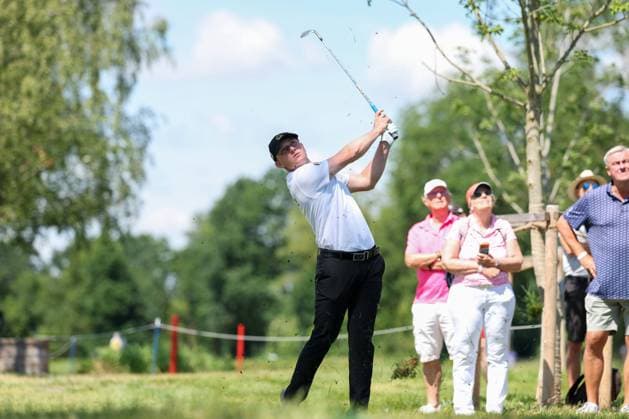 Finn Koelle (AM) (GER) schlaegt aus dem Rough, 37. BMW International Open 2026, Golf, DP World Tour, Herren, Runde 2, 03.07.2026 Eichenried Bayern Deutschland *** Finn Koelle (GER) hits from the rough, 37 BMW International Open 2026, Golf, DP World Tour, Men s, Round 2, July 3, 2026, Eichenried, Bavaria, Germany Copyright: xkolbert-press ChristianxKolbertx