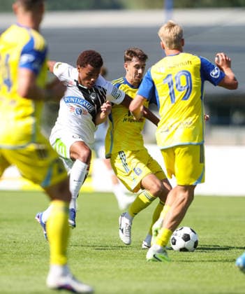 SOCCER - Sturm vs Kosice, test match IRDNING,AUSTRIA,03.JUL.26 - SOCCER - ADMIRAL Bundesliga, Nike liga, SK Sturm Graz vs FC Kosice, test match. Image shows Axel Kayombo (Sturm) and Filip Lichy (Kosice).  GEPAxpictures xHaraldxSteiner
