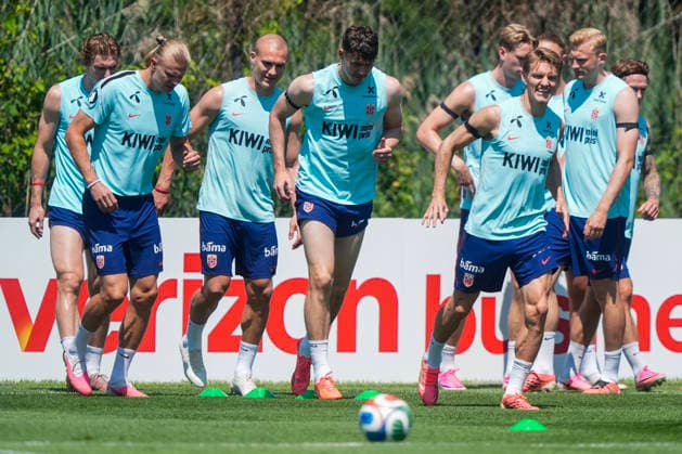 Sport Bilder des Tages World Cup 2026: New Jersey, USA 20260703. Martin odegaard, Jorgen Strand Larsen, Leo ostigard, Erling Braut Haaland and the Norwegian national football team train at Melanie Lane Training Ground before the round of 8 match in the World Cup against Brazil. Photo: Terje Pedersen NTB New Jersey United States EDITORIAL USE ONLY. RESTRICTED USE FOR BETTING COMPANIES Ref:_SPOdoZUrfJEdJE.jpg *** 2026 World Cup, New Jersey, USA, July 3, 2026: Martin Ødegaard, Jørgen Strand Larsen, Leo Ostigard, Erling Braut Haaland, and the Norwegian national soccer team train at Melanie Lane Training Ground before their World Cup Round of 8 match against Brazil. Photo: Terje Pedersen, NTB, New Jersey, United States. EDITORIAL USE ONLY. RESTRICTED USE FOR BETTING COMPANIES.  Copyright: xTerjexPedersenx xNTBx
