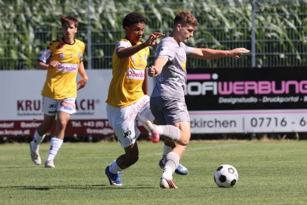 03.07.2026, AUT, St.Roman, Testspiel SV Ried vs Jahn Regensburg, Im Bild: Raphael Pesu, Fotocredit Reinhard Schröckelsberger *** July 3, 2026, Austria, St. Roman, Friendly Match: SV Ried vs. Jahn Regensburg. Pictured: Raphael Pesu. Photo credit: Reinhard Schröckelsberger