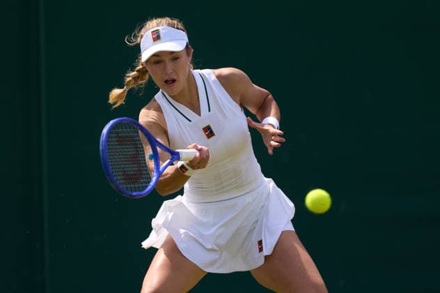 2026 Wimbledon, July 03, Day 5 LONDON, - JULY 3: Anna Kalinskaya plays a shot against Belinda Bencic of Switzerland during their third round match at 2026 Wimbledon, July 03, Day 5 at The all England club, Wimbledon on July 3, 2026 in London, GBR. London The all England club, Wimbledon GBR Copyright: xPeterxvanxdenxBerg ISIxPhotosx 9445