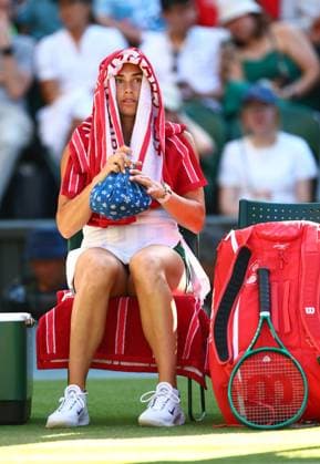 Sport Bilder des Tages Aryna Sabalenka between games during her third round match Wimbledon Tennis Championships, Day 5, The All England Lawn Tennis and Croquet Club, London, UK - 03 Jul 2026London The All England Lawn Tennis and United Kingdom  Copyright: xJamesxMarsh Shutterstockx 16970347hr