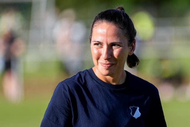 Eva-Maria Virsinger (Cheftrainerin, Trainerin, TSG), Einzelbild, Einzelfoto, Aktion, Action, 03.07.2026, Sankt Leon-Rot (Deutschland), Fussball, Frauen, Testspiel, TSG 1899 Hoffenheim - Karlsruher SC, 03.07.2026, Sankt Leon-Rot (Deutschland), Fussball, Frauen, Testspiel, TSG 1899 Hoffenheim - Karlsruher SC, DFB DFL REGULATIONS PROHIBIT ANY USE OF PHOTOGRAPHS AS IMAGE SEQUENCES AND OR QUASI-VIDEO. *** Eva Maria Virsinger, Head Coach, Coach, TSG, Single Image, Single Photo, Action, 03 07 2026, Sankt Leon Rot, Germany, soccer, women, friendly match, TSG 1899 Hoffenheim vs. Karlsruher SC, July 3, 2026, Sankt Leon Rot, Germany, soccer, women, friendly match, TSG 1899 Hoffenheim vs. Karlsruher SC, DFB and DFL regulations prohibit any use of photographs as image sequences and or quasi-video xozx
