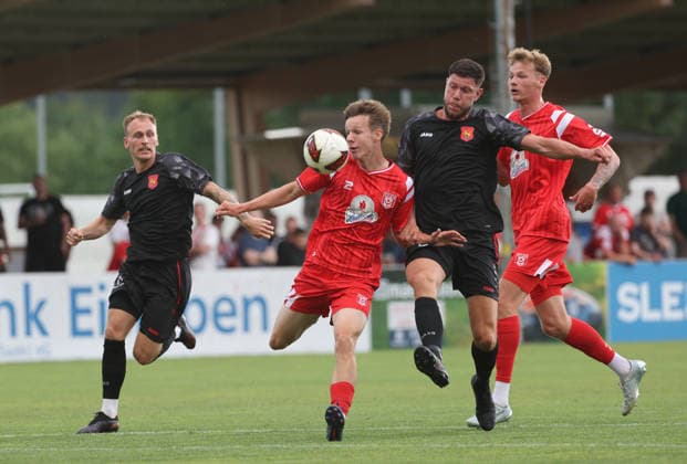 030126 Halle Saale Sachsen Anhalt Leuna Chemie Stadion Fußball Hallescher FC Halle HFC Regionalliga Nordost 4. Liga Männer Saison 2026 2027 Testspiel beim MSV Eisleben HFC- FSV Schöningen Tom Luca Winter Julien Damelang (Hallescher FC) Dimitar Milushev *** 030126 Halle, Saale, Saxony-Anhalt, Leuna, Chemistry, Stadium, Sports, Soccer, Hallescher FC (Halle), HFC, Northeast Regional League, 4th Division, Men, 2026–2027 Season, Friendly Match at MSV Eisleben, HFC, FSV Schöningen, Tom, Luca Winter, Julien Damelang, Hallescher FC, Dimitar Milushev