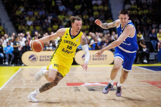 260703 Viktor Gaddefors of Sweden and Vit Krejci of Czech Republic during the FIBA World Cup Qualifier game between Sweden and Czech Republic on July 3, 2026 in Stockholm. Photo: Kenta Jönsson BILDBYRAN COP 210 KJ0349 basket basketball vm-kval kval fiba world cup qualifiers sverige tjeckien sweden czech republic bbeng *** July 3, 2026: Viktor Gaddefors of Sweden and Vit Krejci of the Czech Republic during the FIBA World Cup Qualifier game between Sweden and the Czech Republic on July 3, 2026 in Stockholm. Photo by Kenta Jönsson, BILDBYRAN COP 210 KJ0349. basketball, FIBA World Cup Qualifiers, Sweden, Czech Republic, bbeng  Copyright: KENTAxJÖNSSON BB260703KJ049
