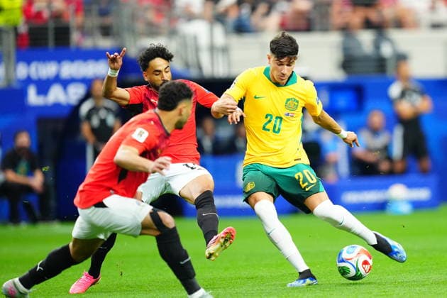 Australia v Egypt - FIFA World Cup, WM, Weltmeisterschaft, Fussball 2026 - Round of 32 ARLINGTON, USA - JULY 03: Cristian Volpato (20) of Australia in action against Marwan Attia (19) of Egypt during the 2026 FIFA World Cup Round of 32 match between Australia and Egypt at Dallas Stadium in Arlington, Texas, United States on July 03, 2026. Evrim Aydin Anadolu Texas United States. Editorial use only. Please get in touch for any other usage.  Copyright: x2026xAnadoluxEvrimxAydinx