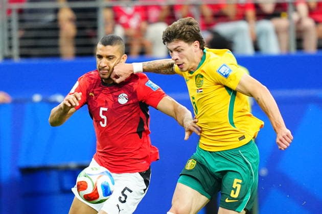 Australia v Egypt - FIFA World Cup, WM, Weltmeisterschaft, Fussball 2026 - Round of 32 ARLINGTON, USA - JULY 03: Jordan Bos (R) of Australia in action against Ramy Rabia (L) of Egypt during the 2026 FIFA World Cup Round of 32 match between Australia and Egypt at Dallas Stadium in Arlington, Texas, United States on July 03, 2026. Evrim Aydin Anadolu Texas United States. Editorial use only. Please get in touch for any other usage.  Copyright: x2026xAnadoluxEvrimxAydinx