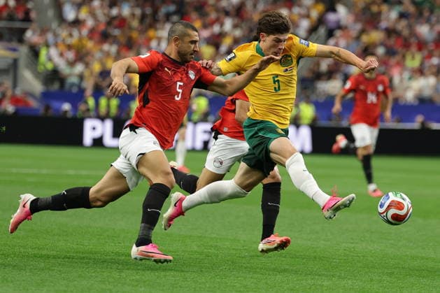 FIFA World Cup, WM, Weltmeisterschaft, Fussball 2026 - Round of 32 - Australia vs Egypt Jordan Bos (R) of Australia and Ramy Rabia of Egypt in action during the FIFA World Cup 2026 Round of 32 match Australia against Egypt, in Dallas, USA, 03 July 2026. DALLAS United States  Copyright: xCHRISTOPHERxNEUNDORFx