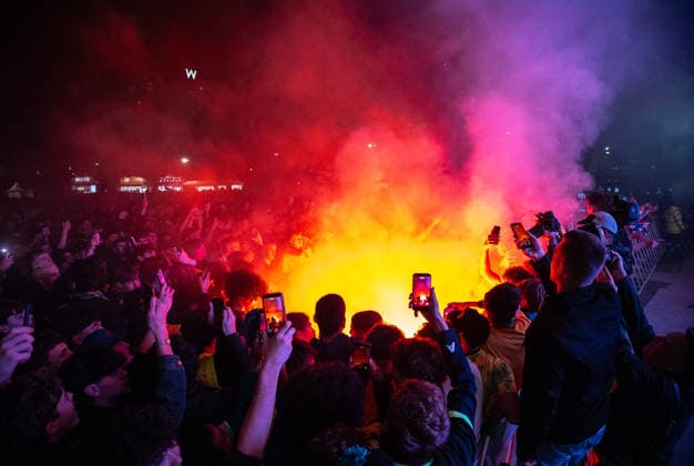 WORLD CUP LIVE SITE SYDNEY, Fans react after a flare is set off at a live site during the FIFA World Cup, WM, Weltmeisterschaft, Fussball match between Australia and Egypt at Tumbalong Park in Sydney, Saturday, July 4, 2026 ( NO ARCHIVING SYDNEY NEW SOUTH WALES AUSTRALIA  Copyright: xSITTHIXAYxDITTHAVONGx 20260704167024203317
