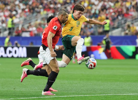 (260704) -- DALLAS, July 4, 2026 -- Jordan Bos (R) of Australia vies with Ramy Rabia of Egypt during the round of 32 match between Australia and Egypt at the 2026 FIFA World Cup, WM, Weltmeisterschaft, Fussball at Dallas Stadium in Dallas, the United States, July 4, 2026. ) (SP)U.S.-DALLAS-FOOTBALL-FIFA WORLD CUP-ROUND OF 32-AUS VS EGY LixYing 