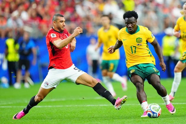 Australia v Egypt - FIFA World Cup, WM, Weltmeisterschaft, Fussball 2026 - Round of 32 ARLINGTON, USA - JULY 03: Nestory Irankunda (17) of Australia in action againstRamy Rabia (5) of Egypt during the 2026 FIFA World Cup Round of 32 match between Australia and Egypt at Dallas Stadium in Arlington, Texas, United States on July 03, 2026. Evrim Aydin Anadolu Texas United States. Editorial use only. Please get in touch for any other usage.  Copyright: x2026xAnadoluxEvrimxAydinx