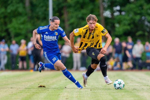 Sport Bilder des Tages Matti Wagner (Alemannia Aachen, 03) gegen Joel Klieber (FC Germania Teveren, 20) FC Germania Teveren vs. Alemannia Aachen, Fussball, Testspiel, Saison 2026 2027, 03.07.2026 FC Germania Teveren vs. Alemannia Aachen, Fussball, Testspiel, Saison 2026 2027, 03.07.2026 Geilenkirchen *** Matti Wagner (Alemannia Aachen), 03 vs. Joel Klieber (FC Germania Teveren), 20 FC Germania Teveren vs. Alemannia Aachen, Soccer, Friendly Match, 2026–2027 Season, July 3, 2026, FC Germania Teveren vs. Alemannia Aachen, soccer, friendly match, 2026–2027 season, July 3, 2026, Geilenkirchen Copyright: xEibner-Pressefoto J.xDerondeaux EP_JDU