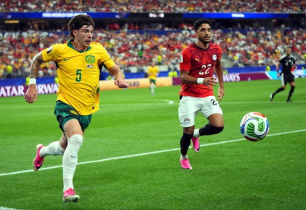 FIFA World Cup, WM, Weltmeisterschaft, Fussball 2026 - Round of 32 - Australia vs Egypt Jordan Bos of Australia (L) and Omar Marmoush of Egypt in action during the FIFA World Cup 2026 Round of 32 match Australia against Egypt, in Dallas, USA, 03 July 2026. DALLAS United States  Copyright: xJEFFREYxMCWHORTERx