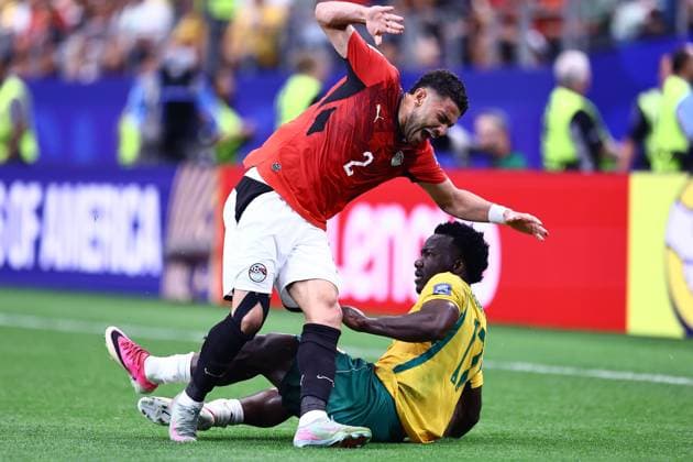Yasser Ibrahim of Egypt and Nestory Irankunda of Australia Australia v Egypt, 2026 FIFA World Cup, WM, Weltmeisterschaft, Fussball Round of 32, Football, Dallas Stadium, Arlington, Texas, USA - 03 Jul 2026Arlington Dallas Stadium Texas (TX) United States of America  Copyright: xMichaelxZemanek Shutterstockx 16975786x
