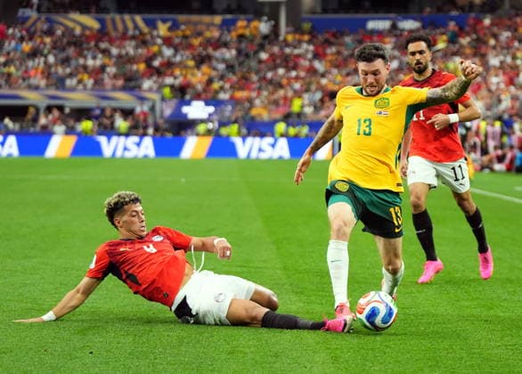 FIFA World Cup, WM, Weltmeisterschaft, Fussball 2026 - Round of 32 - Australia vs Egypt Emam Ashour of Egypt (L) and Aiden O Neill of Australia in action during the FIFA World Cup 2026 Round of 32 match Australia against Egypt, in Dallas, USA, 03 July 2026. DALLAS United States  Copyright: xJEFFREYxMCWHORTERx