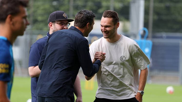 Braunschweig, Trainingsauftakt Braunschweig, 03.07.2026, Fußball, Herren, 2. BL, Saison 2026 2027, Eintracht Braunschweig, Trainingsauftakt, Sportdirektor Benjamin Kessel (Eintracht Braunschweig), Neuzugang Maximilian Entrop Stadion an der Hamburger Straße Niedersachsen Deutschland *** Braunschweig, Start of Training, Braunschweig, July 3, 2026, Soccer, Men s, 2nd Division, 2026–2027 Season, Eintracht Braunschweig, Start of Training, Sports Director Benjamin Kessel, Eintracht Braunschweig, New Signing Maximilian Entrop, Stadion an der Hamburger Straße, Lower Saxony, Germany