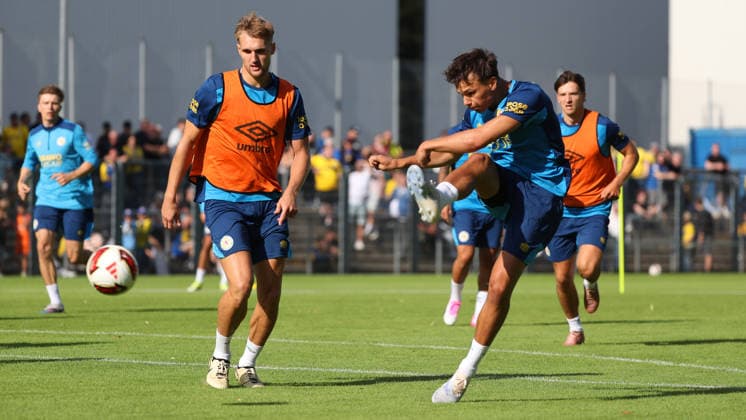 Braunschweig, Trainingsauftakt Braunschweig, 03.07.2026, Fußball, Herren, 2. BL, Saison 2026 2027, Eintracht Braunschweig, Trainingsauftakt, Lukas Frenkert (Eintracht Braunschweig), Max Marie (Eintracht Braunschweig) Stadion an der Hamburger Straße Niedersachsen Deutschland *** Braunschweig, Start of Training, Braunschweig, July 3, 2026, Soccer, Men s, 2nd Division, 2026–2027 Season, Eintracht Braunschweig, Start of Training, Lukas Frenkert, Eintracht Braunschweig, Max Marie, Eintracht Braunschweig, Stadium on Hamburger Straße, Lower Saxony, Germany
