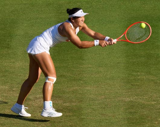 2026 Wimbledon, July 03, Day 5 LONDON, - JULY 3: Claire Liu of the United States plays a shot against Coco Gauff of the United States during their third round match at 2026 Wimbledon, July 03, Day 5 at The all England club, Wimbledon on July 3, 2026 in London, GBR. London The all England club, Wimbledon GBR Copyright: xPeterxvanxdenxBerg ISIxPhotosx 9445