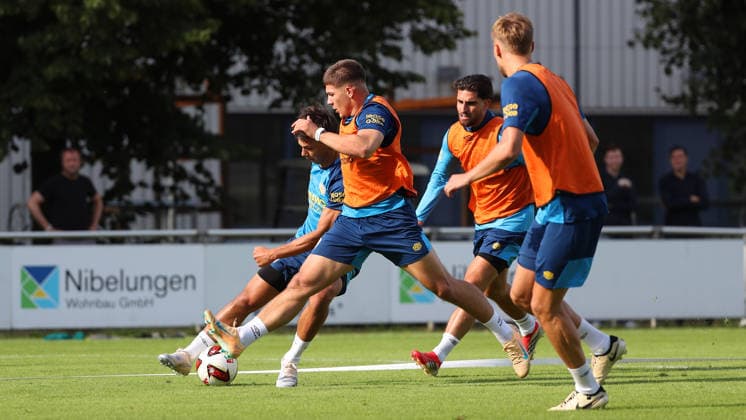 Braunschweig, Trainingsauftakt Braunschweig, 03.07.2026, Fußball, Herren, 2. BL, Saison 2026 2027, Eintracht Braunschweig, Trainingsauftakt, Jovan Mijatovic (Eintracht Braunschweig) Stadion an der Hamburger Straße Niedersachsen Deutschland *** Braunschweig, Start of Training, Braunschweig, July 3, 2026, Soccer, Men s, 2nd Division, 2026–2027 Season, Eintracht Braunschweig, Start of Training, Jovan Mijatovic, Eintracht Braunschweig Stadium on Hamburger Straße, Lower Saxony, Germany