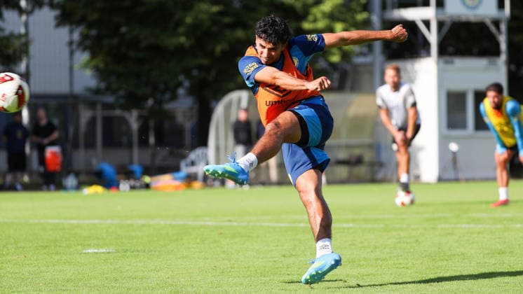 Braunschweig, Trainingsauftakt Braunschweig, 03.07.2026, Fußball, Herren, 2. BL, Saison 2026 2027, Eintracht Braunschweig, Trainingsauftakt, Johan Gomez (Eintracht Braunschweig) Stadion an der Hamburger Straße Niedersachsen Deutschland *** Braunschweig, Start of Training, Braunschweig, July 3, 2026, Soccer, Men s, 2nd Division, 2026–2027 Season, Eintracht Braunschweig, Start of Training, Johan Gomez, Eintracht Braunschweig Stadium on Hamburger Straße, Lower Saxony, Germany