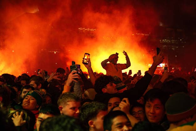 WORLD CUP LIVE SITE SYDNEY, Flares are set off as fans celebrate a Socceroos goal in the second half at a live site during the FIFA World Cup, WM, Weltmeisterschaft, Fussball match between Australia and Egypt at Tumbalong Park in Sydney, Saturday, July 4, 2026 ( NO ARCHIVING SYDNEY NEW SOUTH WALES AUSTRALIA  Copyright: xSITTHIXAYxDITTHAVONGx 20260704126769153778