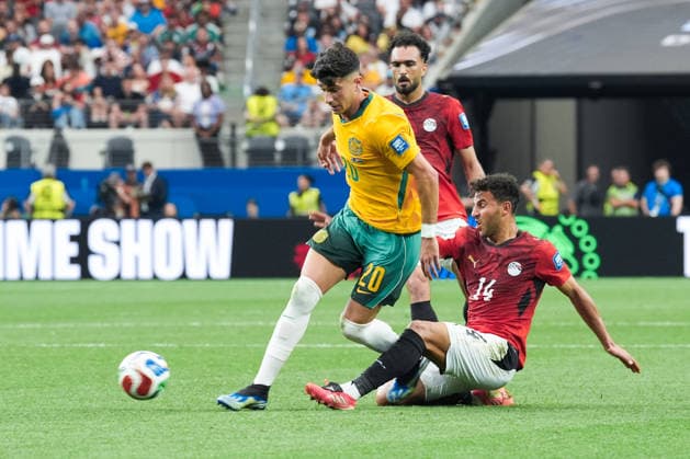 Hamdy Fathy of Egypt (R) tackles Cristian Volpato of Australia (L) during a FIFA Men’s World Cup 2026 round of 32 football match between Australia and Egypt at Dallas Stadium, in Arlington on July 03 2026 (Photo by LVDIDI SPP)  Copyright: xLVDIDI SPPx Sportspressphoto_SPR184062