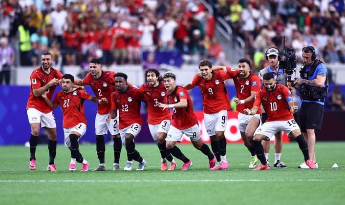 Mohamed Salah of Egypt celebrates winning the penalty shoot-out with team-mates Australia v Egypt, 2026 FIFA World Cup, WM, Weltmeisterschaft, Fussball Round of 32, Football, Dallas Stadium, Arlington, Texas, USA - 03 Jul 2026Arlington Dallas Stadium Texas (TX) United States of America  Copyright: xMichaelxZemanek Shutterstockx 16975786af