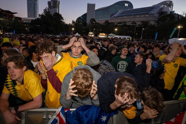 WORLD CUP LIVE SITE SYDNEY, Socceroos fans react after being beaten in the FIFA World Cup, WM, Weltmeisterschaft, Fussball match between Australia and Egypt at Tumbalong Park in Sydney, Saturday, July 4, 2026 ( NO ARCHIVING SYDNEY NEW SOUTH WALES AUSTRALIA  Copyright: xSITTHIXAYxDITTHAVONGx 20260704178335247933