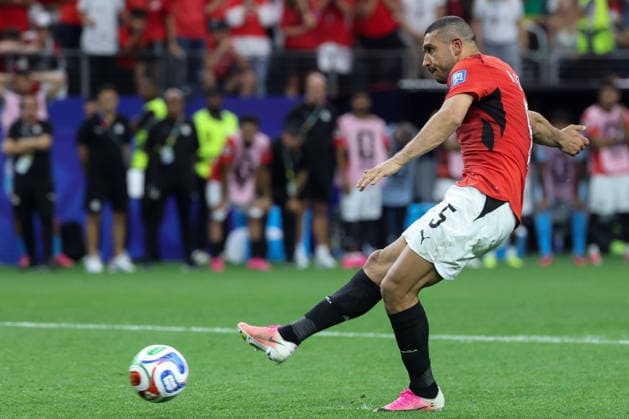 ARLINGTON, TX - JULY 03: Ramy Rabia 5 of Egypt scores in penalty kicks during the FIFA World Cup, WM, Weltmeisterschaft, Fussball 2026 Round of 32 match between Australia and Egypt on July 3, 2026, at Dallas Stadium in Dallas, Texas. (Photo by David Buono Icon Sportswire) SOCCER: JUL 03 FIFA World Cup 26 Round of 32 - Australia vs Egypt EDITORIAL USE ONLY Icon260703058