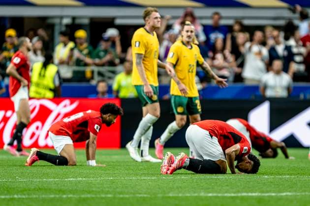 DALLAS - Egyptian players pray after the final whistle during the 2026 World Cup match between Australia and Egypt at Dallas Stadium on July 3, 2026, in Dallas, United States. (Photo by Stefan Koops EYE4IMAGES DeFodi Images) - *** DALLAS Egyptian players pray after the final whistle during the 2026 World Cup match between Australia and Egypt at Dallas Stadium on July 3, 2026, in Dallas, United States. Photo by Stefan Koops, EYE4IMAGES, DeFodi Images