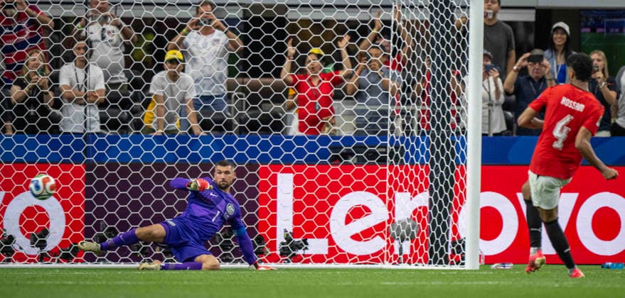 July 3, 2026, Arlington, Texas, USA: Australia player 1 GK MAT RYAN unable to stop the penalty kick by Egypt player 4. Def HOSSAM ABDELMAGUID. This won the game World Cup 2026: RD 32: Australia 1:1 Egypt  - ZUMAm147 20260703_zap_m147_003 Copyright: xHossxMcBainx