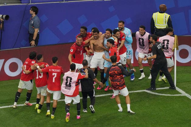 Egypt players celebrate at the end of the 2026 FIFA World Cup, WM, Weltmeisterschaft, Fussball Round match between Australia and Egypt at AT&T Stadium in Arlington, USA 03 July 2026. World Cup FIFA 2026: Australia - Egypt !ACHTUNG: NUR REDAKTIONELLE NUTZUNG!  Copyright: xKennethxFernandezx AMDEP7983 20260703-55020793581_1