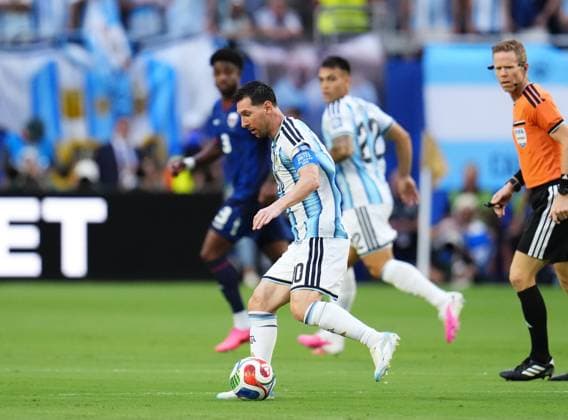 Argentina v Cape Verde - FIFA World Cup, WM, Weltmeisterschaft, Fussball 2026 - Round of 32 FLORIDA, USA - JULY 03: Lionel Messi of Argentina plays the ball during the 2026 FIFA World Cup Round of 32 match between Argentina and Cape Verde at the Hard Rock Stadium (Miami Stadium) in Miami Gardens, Florida, United States on July 03, 2026. Jose Hernandez Anadolu Florida United States. Editorial use only. Please get in touch for any other usage.  Copyright: x2026xAnadoluxJosexHernandezx