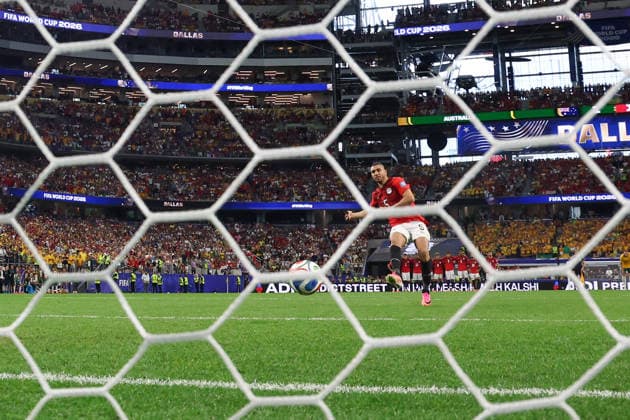 ARLINGTON, TX - JULY 03: Ramy Rabia 5 of Egypt scores in penalty kicks during the FIFA World Cup, WM, Weltmeisterschaft, Fussball 2026 Round of 32 match between Australia and Egypt on July 3, 2026, at Dallas Stadium in Dallas, Texas. (Photo by David Buono Icon Sportswire) SOCCER: JUL 03 FIFA World Cup 26 Round of 32 - Australia vs Egypt EDITORIAL USE ONLY Icon260703072