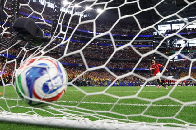 ARLINGTON, TX - JULY 03: Ramy Rabia 5 of Egypt watches his ball hit the back of the net in penalty kicks during the FIFA World Cup, WM, Weltmeisterschaft, Fussball 2026 Round of 32 match between Australia and Egypt on July 3, 2026, at Dallas Stadium in Dallas, Texas. (Photo by David Buono Icon Sportswire) SOCCER: JUL 03 FIFA World Cup 26 Round of 32 - Australia vs Egypt EDITORIAL USE ONLY Icon260703073