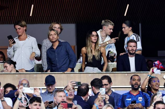 FIFA World Cup, WM, Weltmeisterschaft, Fussball 2026 - Round of 32 - Argentina vs Cape Verde Former England international and Inter Miami co-owder David Beckham (R) and his wife Victoria Beckham look on before the FIFA World Cup 2026 Round of 32 match Argentina against Cape Verde, in Miami, USA, 03 July 2026. MIAMI United States  Copyright: xRONALDxWITTEKx